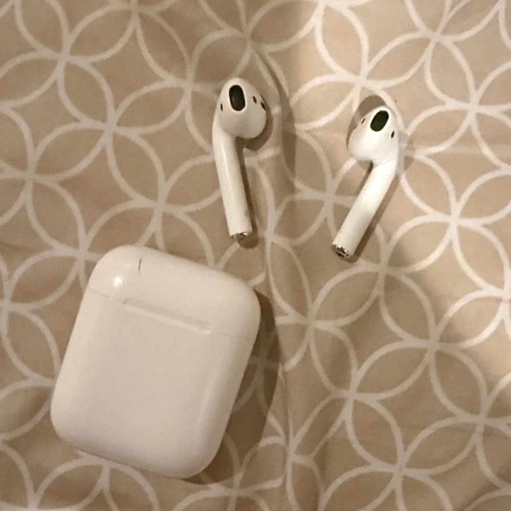 Apple White Wireless Earbuds Case